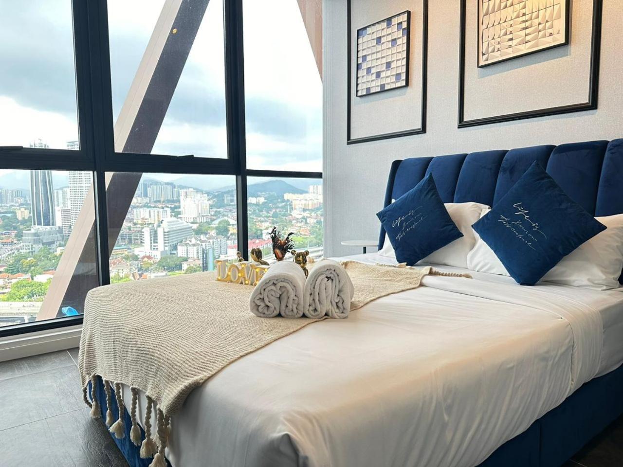 Scarletz Suites Klcc Twin Tower By Purple Orchid Kuala Lumpur Exterior photo
